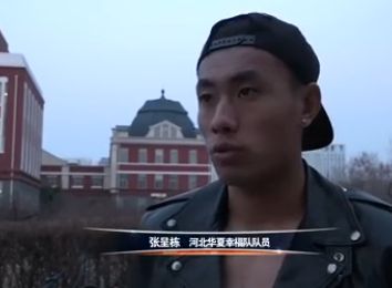高中生孟克柔（桂纶镁 饰）与林月珍（梁淑慧饰）是无话不谈的老友，月珍告知克柔，说本身喜好上了一个叫张士豪（陈柏霖 饰）的男生，便经常要求克柔帮她接近张士豪，帮手熟悉他、帮手传递情书。没想到张士豪觉得喜好本身的是孟克柔，所以也经常托故接近她，跟她在一路。传递情书的事，被张贴出来，本来林月珍是以孟克柔的名义给张士豪写信，孟克柔很是生气而从而跟林月珍的关系冷淡了。另外一边厢孟克柔极不肯意认可她与张士豪之间是情人的关系，可是张士豪已深深喜好上她。孟克柔想跟男生接吻，由于她想清晰一件事，本来她心里，喜好的是别的一小我。